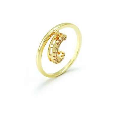 Charm-Ring mit klobigem Anfangsbuchstaben